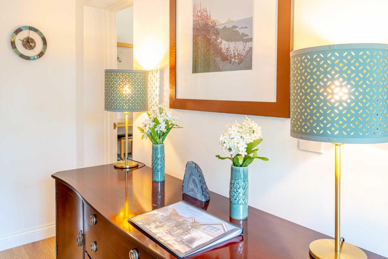 Apartment Bay *
